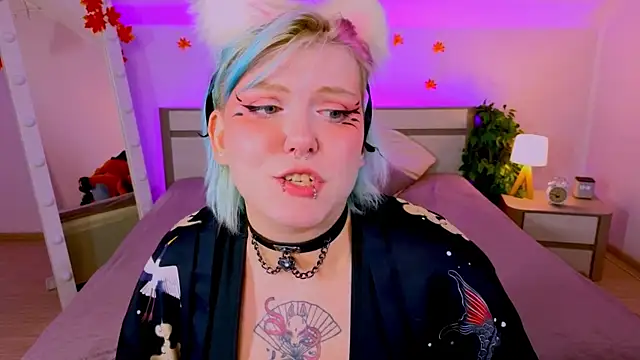 Snapshot of bluelunaray chatting on 10/10/25, 09:52 bluelunaray online show from 10/10/25, 09:52