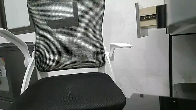 Snapshot of Emachiii chatting on 07/28/26, 12:23 Emachiii online show from 07/28/26, 12:23
