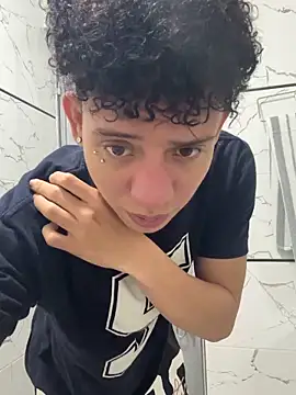 Snapshot of JoseLucian chatting on 12/15/25, 10:58 JoseLucian online show from 12/15/25, 10:58