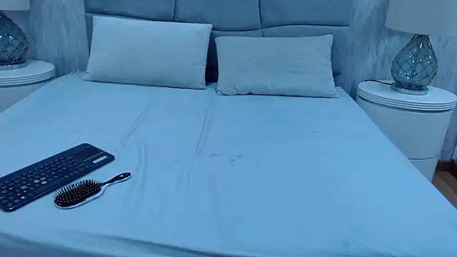 Snapshot of LittleeStar chatting on 09/20/25, 12:33 LittleeStar online show from 09/20/25, 12:33