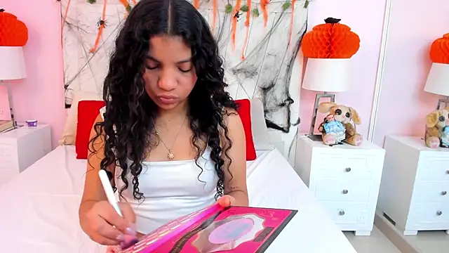 Snapshot of LittleeStar chatting on 10/04/25, 03:37 LittleeStar online show from 10/04/25, 03:37