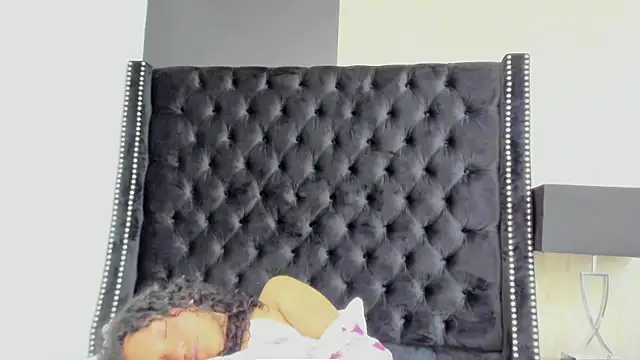 Snapshot of LittleeStar chatting on 10/08/25, 08:01 LittleeStar online show from 10/08/25, 08:01