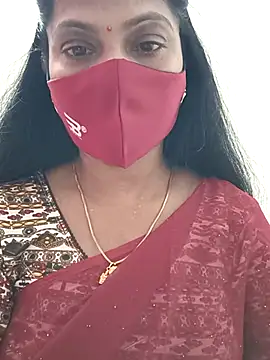 Snapshot of shivani27 chatting on 11/26/25, 09:54 shivani27 online show from 11/26/25, 09:54