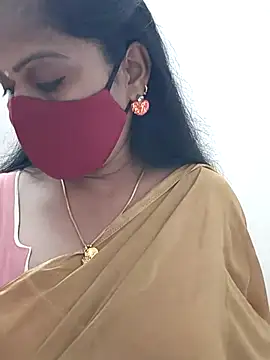 Snapshot of shivani27 chatting on 11/28/25, 01:47 shivani27 online show from 11/28/25, 01:47