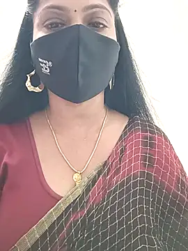 Snapshot of shivani27 chatting on 12/18/25, 08:42 shivani27 online show from 12/18/25, 08:42