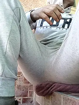 Snapshot of YzabellFabioo chatting on 03/08/26, 10:52 YzabellFabioo online show from 03/08/26, 10:52