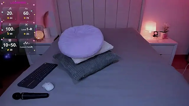 Snapshot of cristinangelco chatting on 04/05/26, 10:07 cristinangelco online show from 04/05/26, 10:07