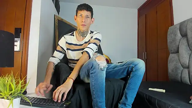 Davide 444 online show from 10/14/25, 01:39