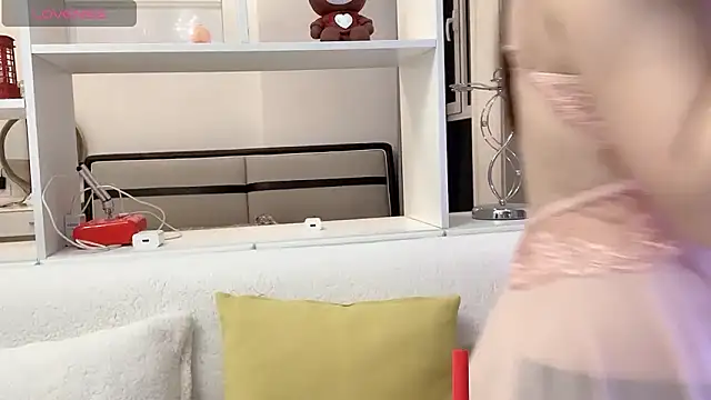 Snapshot of LunaDeVaal chatting on 04/23/26, 12:29 LunaDeVaal online show from 04/23/26, 12:29