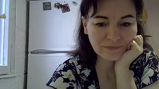 Krystal 82 online show from 11/12/25, 07:42