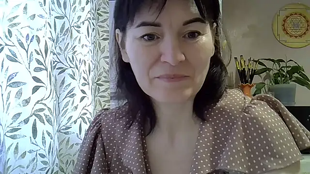 Krystal 82 online show from 12/04/25, 08:45