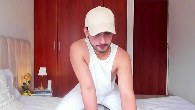 Snapshot of Dark_beauty2 chatting on 09/15/25, 05:57 Dark beauty2 online show from 09/15/25, 05:57