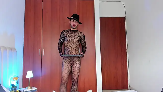 Snapshot of Dark_beauty2 chatting on 10/11/25, 03:10 Dark beauty2 online show from 10/11/25, 03:10