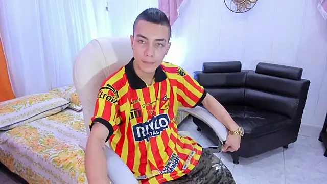 Snapshot of Dereck_Boy8 chatting on 10/21/25, 08:20 Dereck Boy8 online show from 10/21/25, 08:20