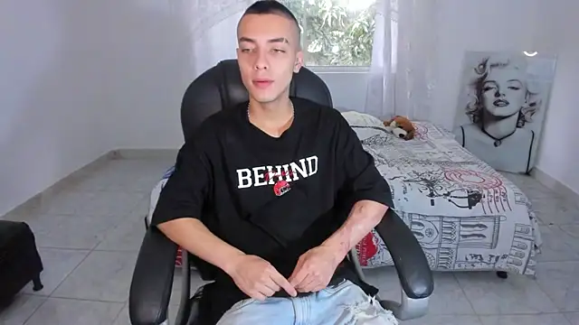 Snapshot of Dereck_Boy8 chatting on 12/05/25, 07:43 Dereck Boy8 online show from 12/05/25, 07:43