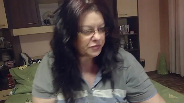 Snapshot of Claudia_71love chatting on 03/22/26, 08:29 Claudia 71love online show from 03/22/26, 08:29