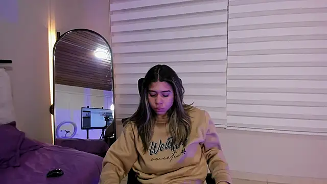 Rachell criss online show from 10/04/25, 04:10