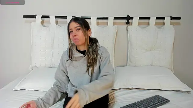 Snapshot of Rachell_criss chatting on 01/15/26, 04:17 Rachell criss online show from 01/15/26, 04:17