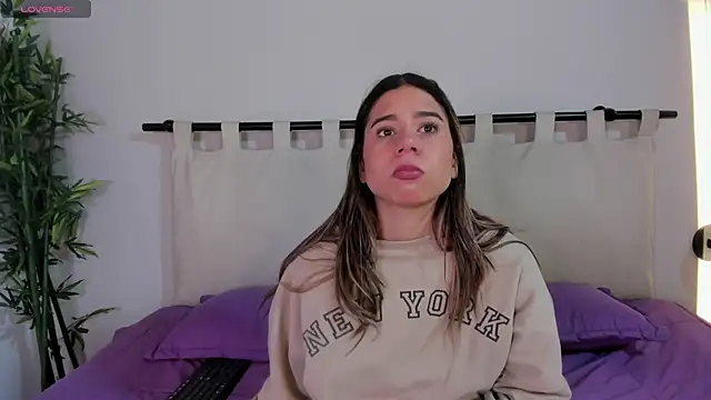 Snapshot of Rachell_criss chatting on 02/19/26, 04:30 Rachell criss online show from 02/19/26, 04:30