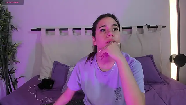 Snapshot of Rachell_criss chatting on 02/28/26, 04:02 Rachell criss online show from 02/28/26, 04:02