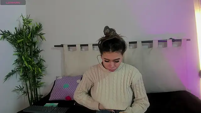 Snapshot of Rachell_criss chatting on 03/14/26, 04:18 Rachell criss online show from 03/14/26, 04:18