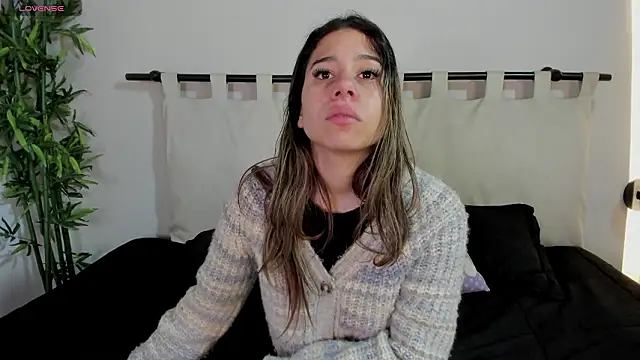 Snapshot of Rachell_criss chatting on 03/17/26, 04:17 Rachell criss online show from 03/17/26, 04:17