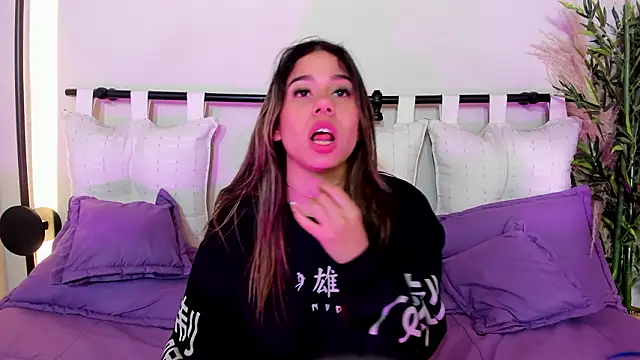 Snapshot of Rachell_criss chatting on 03/21/26, 08:19 Rachell criss online show from 03/21/26, 08:19