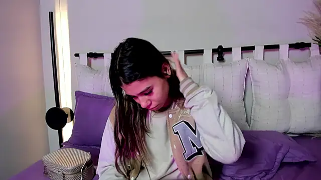 Snapshot of Rachell_criss chatting on 03/25/26, 04:29 Rachell criss online show from 03/25/26, 04:29