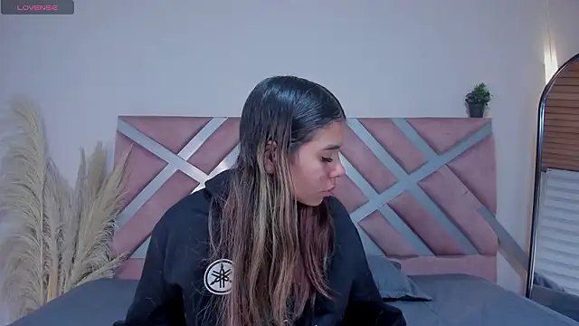 Snapshot of Rachell_criss chatting on 03/28/26, 04:34 Rachell criss online show from 03/28/26, 04:34