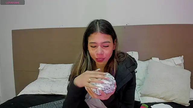 Snapshot of Rachell_criss chatting on 04/10/26, 03:56 Rachell criss online show from 04/10/26, 03:56