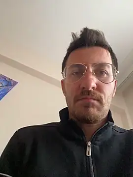 emredenizz07 online show from 12/15/25, 06:28