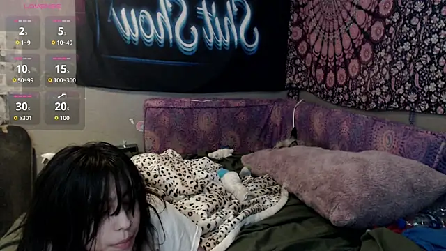 Snapshot of London_Ray chatting on 10/01/25, 05:35 London Ray online show from 10/01/25, 05:35