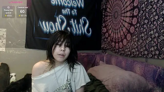 Snapshot of London_Ray chatting on 10/02/25, 05:47 London Ray online show from 10/02/25, 05:47