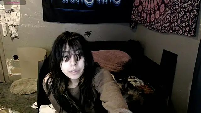 Snapshot of London_Ray chatting on 10/17/25, 07:00 London Ray online show from 10/17/25, 07:00