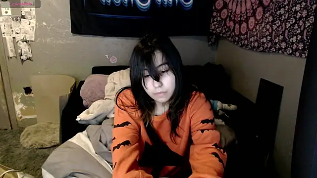 Snapshot of London_Ray chatting on 10/19/25, 05:41 London Ray online show from 10/19/25, 05:41