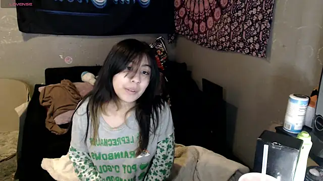 Snapshot of London_Ray chatting on 11/03/25, 04:03 London Ray online show from 11/03/25, 04:03