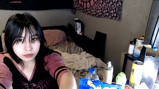 Snapshot of London_Ray chatting on 12/04/25, 08:12 London Ray online show from 12/04/25, 08:12