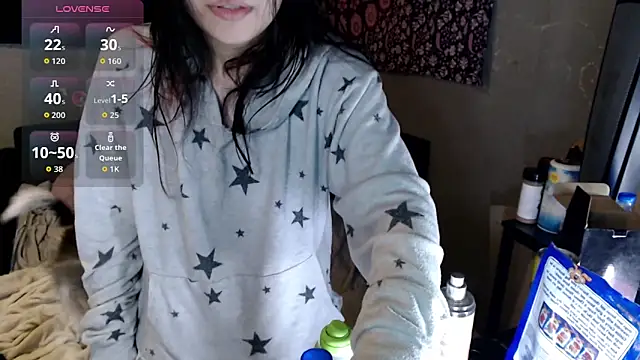 Snapshot of London_Ray chatting on 12/05/25, 04:32 London Ray online show from 12/05/25, 04:32