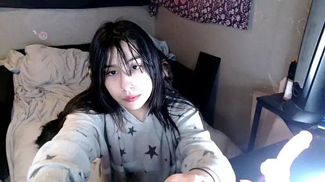 Snapshot of London_Ray chatting on 12/14/25, 03:01 London Ray online show from 12/14/25, 03:01