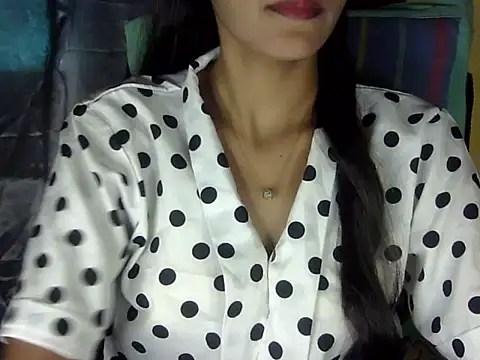 zara Khan0 online show from 10/22/25, 03:40