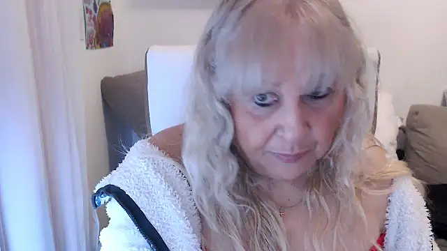 Snapshot of SusiLifeXXX chatting on 11/27/25, 09:28 SusiLifeXXX online show from 11/27/25, 09:28