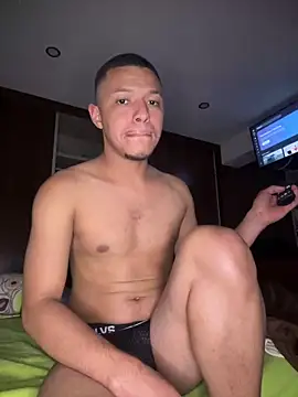 Snapshot of Mlkrrp chatting on 09/24/25, 11:30 Mlkrrp online show from 09/24/25, 11:30