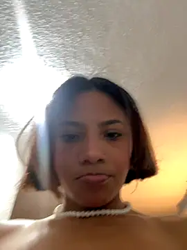 Nia Desire online show from 11/18/25, 05:12