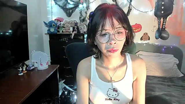 Snapshot of dolliette24 chatting on 10/21/25, 03:18 dolliette24 online show from 10/21/25, 03:18