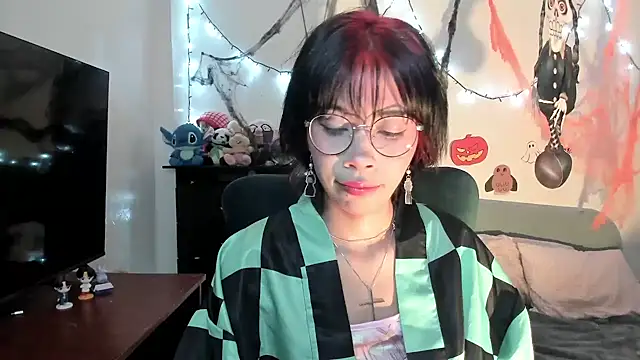 Snapshot of dolliette24 chatting on 10/24/25, 10:28 dolliette24 online show from 10/24/25, 10:28