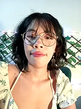 Snapshot of dolliette24 chatting on 04/04/26, 01:26 dolliette24 online show from 04/04/26, 01:26