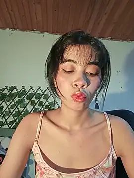 Snapshot of dolliette24 chatting on 06/16/26, 01:36 dolliette24 online show from 06/16/26, 01:36