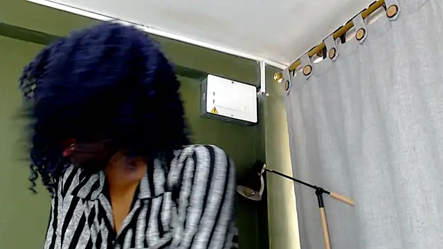 Snapshot of Evaa_18 chatting on 09/16/25, 05:36 Evaa 18 online show from 09/16/25, 05:36