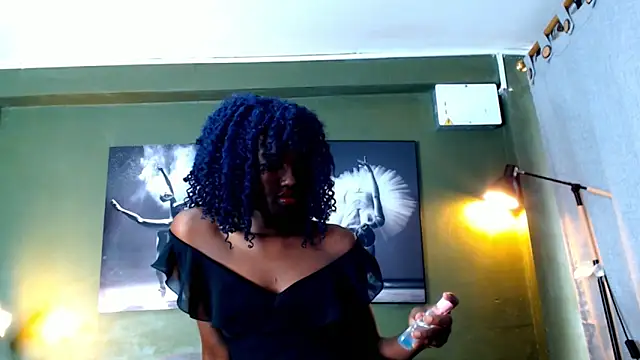 Snapshot of Evaa_18 chatting on 09/19/25, 05:35 Evaa 18 online show from 09/19/25, 05:35