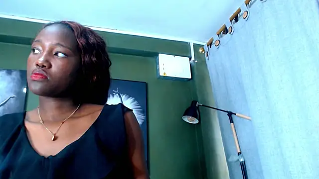 Snapshot of Evaa_18 chatting on 10/04/25, 05:33 Evaa 18 online show from 10/04/25, 05:33